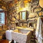 Landsted Stone In Groves - Sea & Mountain Views