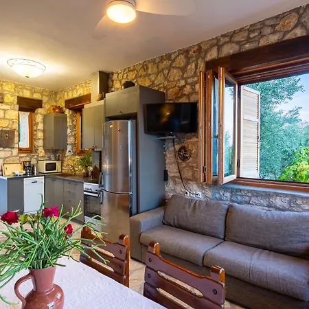 منزل ريفي Stone In Groves - Sea & Mountain Views