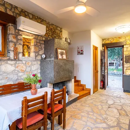 Stone In Groves - Sea & Mountain Views منزل ريفي Kalamaki (Messinia)