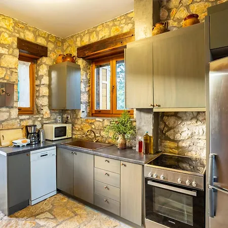 منزل ريفي Stone In Groves - Sea & Mountain Views Kalamaki (Messinia)