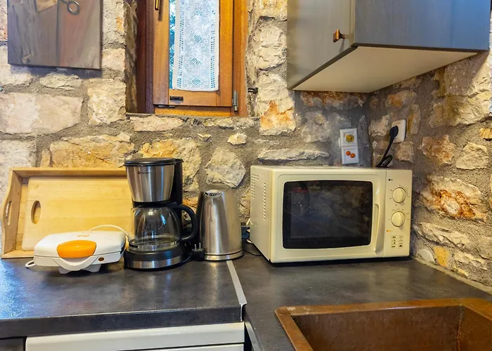 Stone In Groves - Sea & Mountain Views Kalamaki (Messinia)