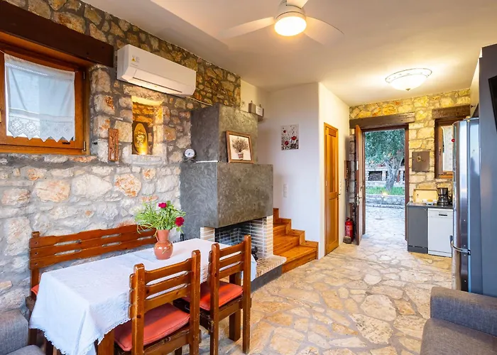 Stone In Groves - Sea & Mountain Views Casa de Campo Kalamaki (Messinia)