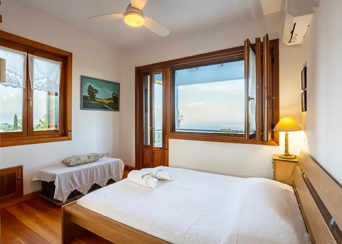 Stone In Groves - Sea & Mountain Views Kalamaki (Messinia)